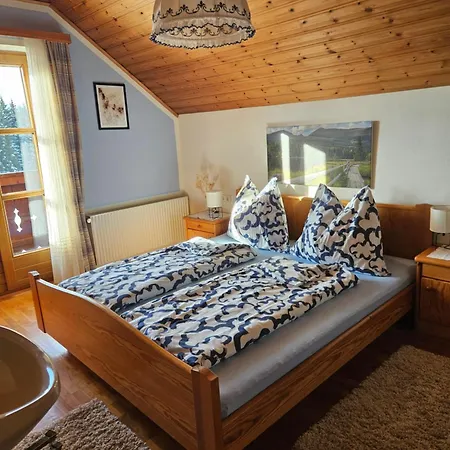 Farm stay Biohof Poinsitgut