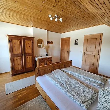 Farm stay Biohof Poinsitgut Mariapfarr